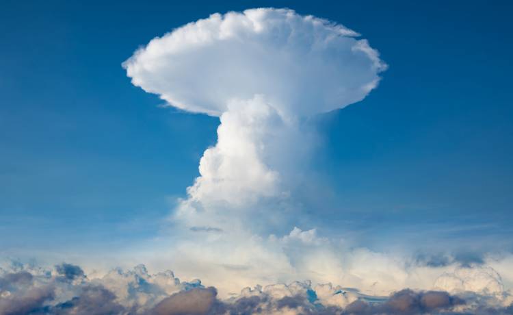 Mieszkańcy Kazania zobaczyli nietypową chmurę. Przypomina grzyb atomowy