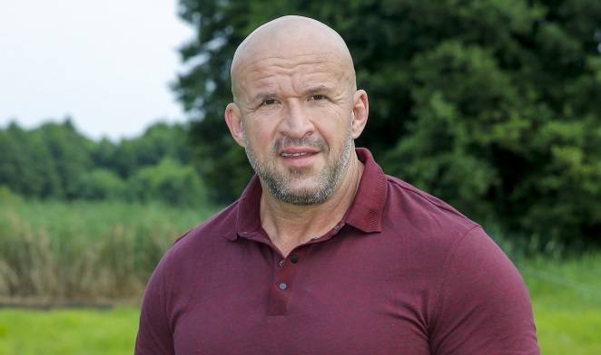 Tomasz Oświeciński na zdjęciu z nastoletnią córką. Maja postawiła na naprawdę mocny makijaż! [ZDJĘCIA]