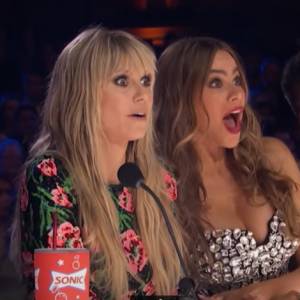 Grupa zamaskowanych kobiet oszołomiła komisję w "Mam Talent". Vergara rzuciła się na "złoty przycisk' [WIDEO]