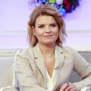 Marta Manowska ubrała suknię z głębokim dekoltem, a internauci zbierają szczęki z podłogi! "Zjawiskowo" [ZDJĘCIA]