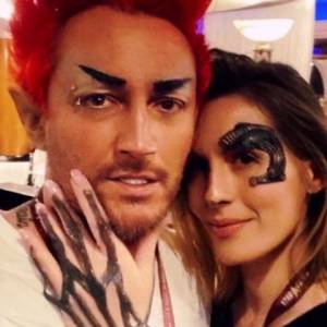 Romantyk Michał Wiśniewski wytatuował się dla ukochanej. Na klacie widać napis: "Pola"