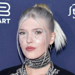 Internauci zaniepokojeni stanem zdrowia Darii Zawiałow. Piosenkarka zapewnia fanów, że nie jest chora