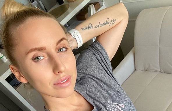 Opublikowała kadr w bikini z... maseczek ochronnych. Internauci krytykują!