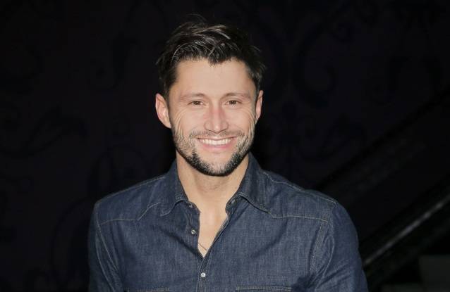 Piotr Mróz zaręczony! "Powiedziała TAK w miejscu dla nas szczególnym". Jak wygląda narzeczona gwiazdora? [ZDJĘCIE]