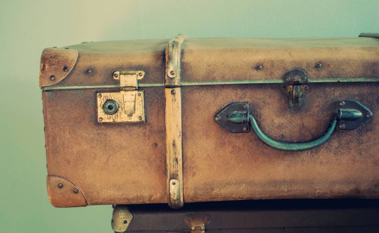 Otworzyli walizki kupione na licytacji. Były w nich szczątki dzieci