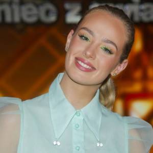 Wiktoria Gąsiewska wyleguje się w towarzystwie swojego szczęścia. "Wstajemy mamo?"