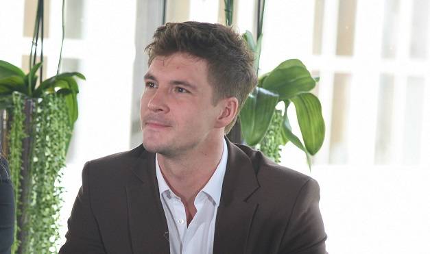 Film z Mikołajem Roznerskim podzielił internautów. Aktor krótko odpowiedział na krytyczny komentarz 