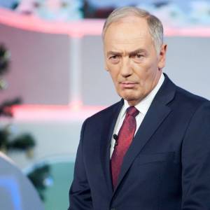 Zabawna wpadka w Familiadzie. Uczestnika nie uratowała pomoc Karola Strasburgera [WIDEO]