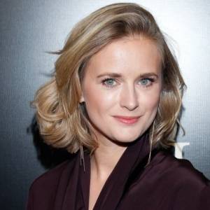 Chodorowska rozpala zmysły. Aktorka biegnie wprost w obiektyw w samym bikini! "Piękna kobieta" [WIDEO]