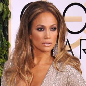 Jennifer Lopez w bardzo odważnej kreacji. Pokazała niemal wszystko [FOTO]