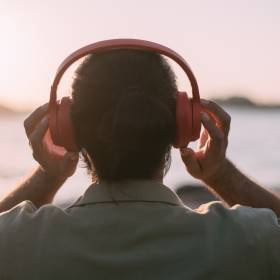 Ta piosenka wciąż wywołuje łzy. Oto najpiękniejszy utwór o miłości