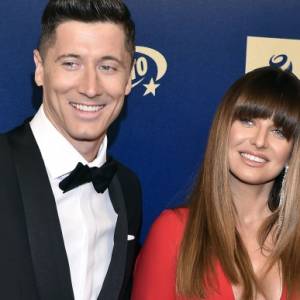 Anna i Robert Lewandowscy w zaskakującym wydaniu. Wszyscy patrzą na to, co mają na głowach! "Mega słodkie foto"