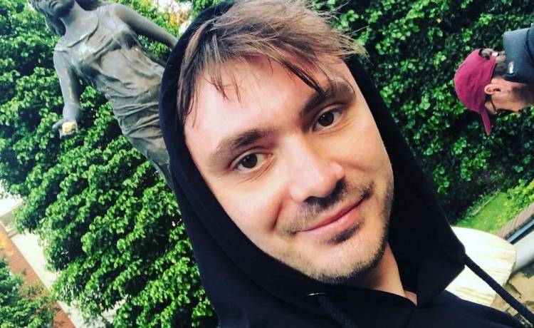 Daniel Martyniuk pokazał zdjęcie Laury. Dumny tata odwiedził córkę i obsypał ją prezentami