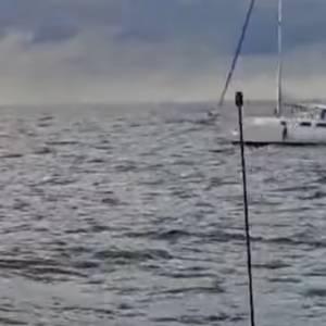 Jego podróż jachtem przerwała straż graniczna. Pijany płynął do Federacji Rosyjskiej [WIDEO]