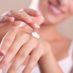 Suche dłonie? Domowe sposoby na pielęgnację skóry dłoni!