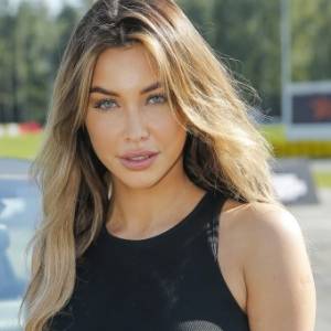 Magdalena Karwacka odsłania opalony biust. Fani: "Ale się spaliłaś" [FOTO]