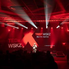 WSKZ i TEDx o sztucznej inteligencji. Jak technologia i AI wpływa na zachowania człowieka?