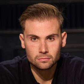 Ile zarabiają piloci? Igor Powierża ze „The Traitors” mówi wprost