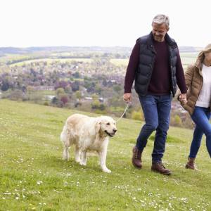 Spacery, zakupy i wietrzenie mieszkania podczas pandemii koronawirusa. Sprawdź, na co możesz sobie pozwolić!