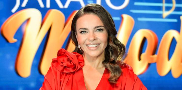 Edyta Herbuś podgrzewa atmosferę. Założyła odważną sukienkę z głębokim dekoltem. "Wyglądasz bosko" [WIDEO]