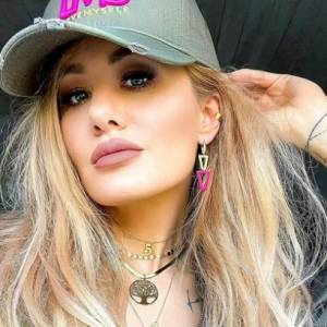 Ewa z "Gogglebox" odsłania ciało w prześwitującym stroju. Ta stylizacja wiele odsłania! [FOTO]            