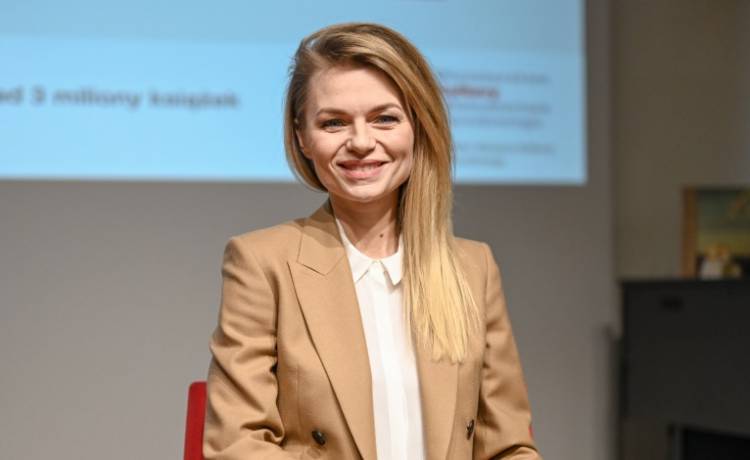 Monika z "Rancza" w koronce! Emilia Komarnicka-Klynstra uwodzi przed obiektywem [FOTO]