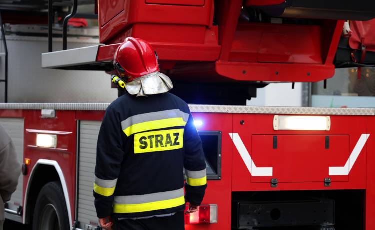  Ewakuowano 400 uczniów. Nastolatek przyniósł do szkoły granat. Co czeka nieletniego chłopaka? 