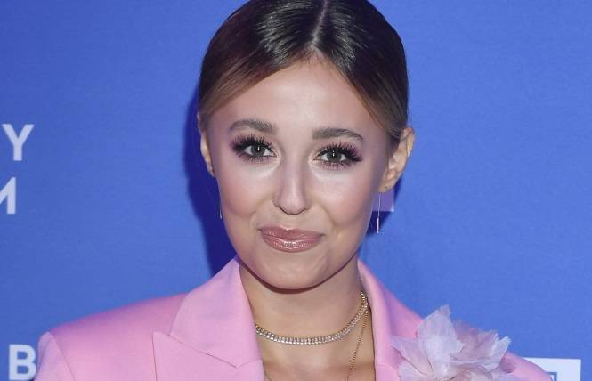 Izabella Krzan zachwyca w wyciętym stroju kąpielowym. Fani: "Zmysłowo"