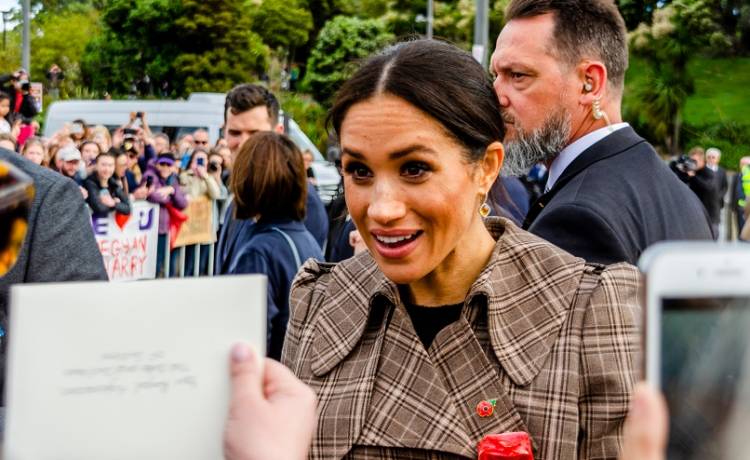 Meghan Markle spędziła upojny wieczór z pewnym aktorem... Zdjęcie z imprezy trafiło do sieci!  [FOTO]
