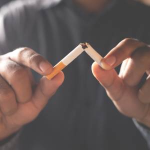 Palenie "wychodzi z mody"?  Papierosy są główną przyczyną zgonów Polaków. Światowy Dzień Rzucania Palenia  