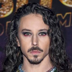 Zaskakująca metamorfoza Michała Szpaka. Z krótkimi włosami jest nie do poznania