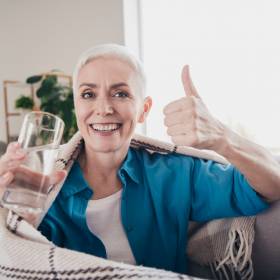 Dlaczego im ludzie są starsi, tym wcześniej wstają? Eksperci wyjaśniają