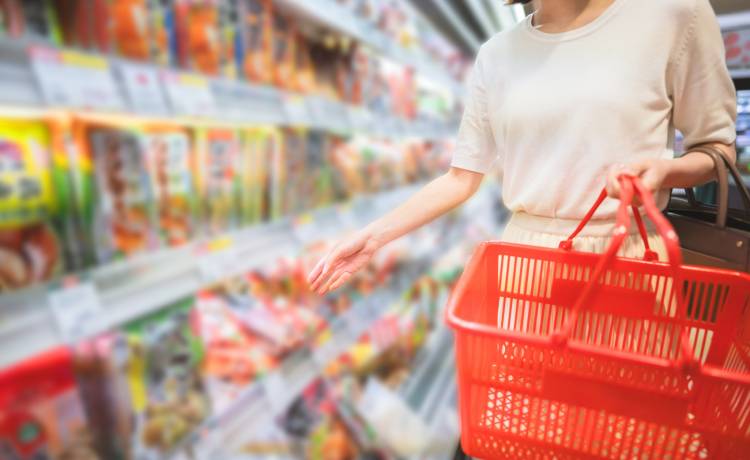 Nie zostawiaj zakupów sylwestrowych na ostatnią chwilę! Fot. Shutterstock/dodotone