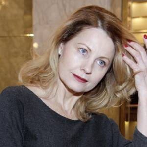 59-letnia Ewa Skibińska pozuje tylko w prześwitującym body i w szpilkach. Fanom opadły szczęki [FOTO]