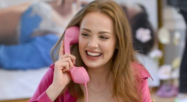 Wiktoria Gąsiewska cała na różowo! Oryginalna suknia przyciąga wzrok [WIDEO]