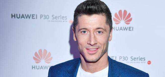 Robert Lewandowski na uroczej fotografii z córkami. Piłkarz opublikował kadr prosto z basenu! 