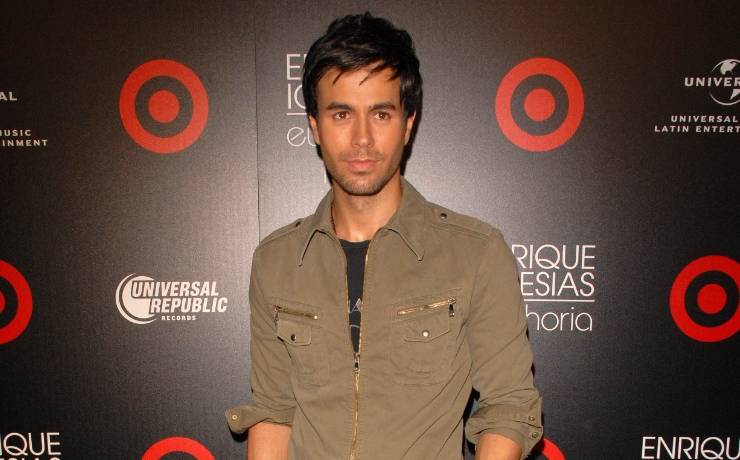 Enrique Iglesias pokazał uroczy filmik z 2-miesięczną córką. Razem tańczą do wielkiego przeboju!