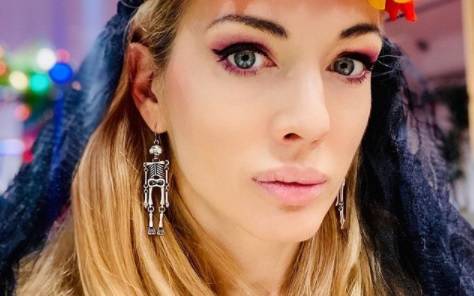 Izabella Łukomska-Pyżalska odsłania pośladki w skąpym bikini. "Mama 6-stki dzieci? Niemożliwe"                                                                       