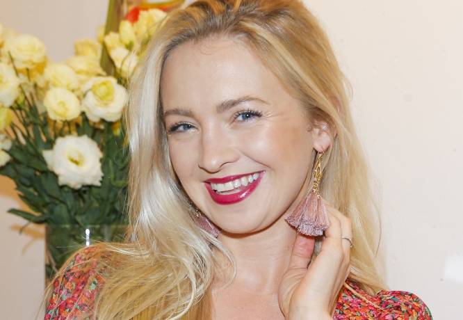 Rozpięta koszula, skąpe bikini i nic więcej! Barbara Kurdej-Szatan kusi na wakacjach [FOTO]