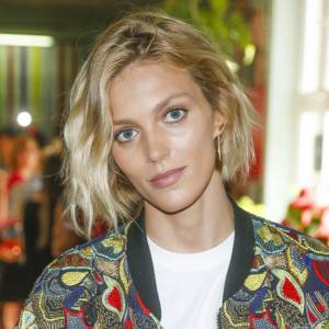 Anja Rubik odsłania ciało na plaży. Stylowe bikini przykuwa uwagę: "Oszałamiająca" [FOTO]