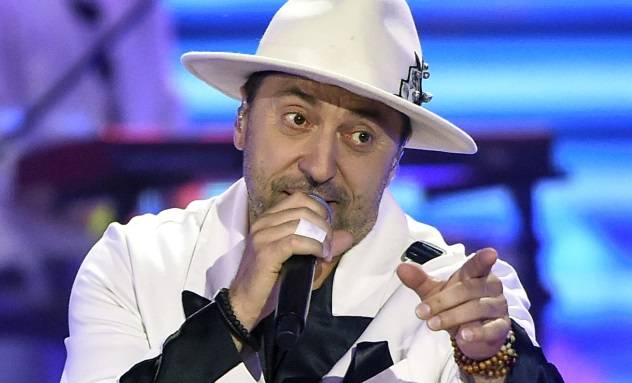 Marcin Miller z zespołu Boys pokazał zdjęcia ze szpitala. Internauci zaniepokojeni! "A cóż to się zadziało?"