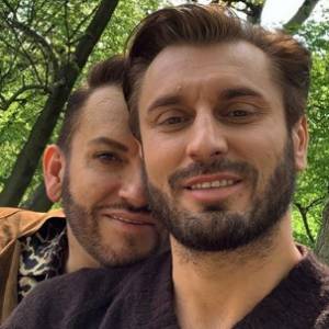 "Królowe życia". Rafał i Gabriel wzięli ślub? Zdjęcie obrączki trafiło do sieci! 