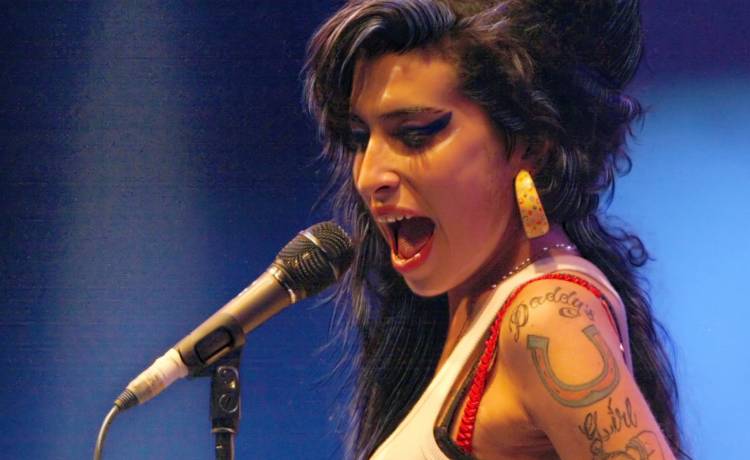 Mama Amy Winehouse wspomina ostatnią rozmowę z córką. Kobieta udzieliła poruszającego wywiadu tuż przed 10. rocznicą śmierci piosenkarki