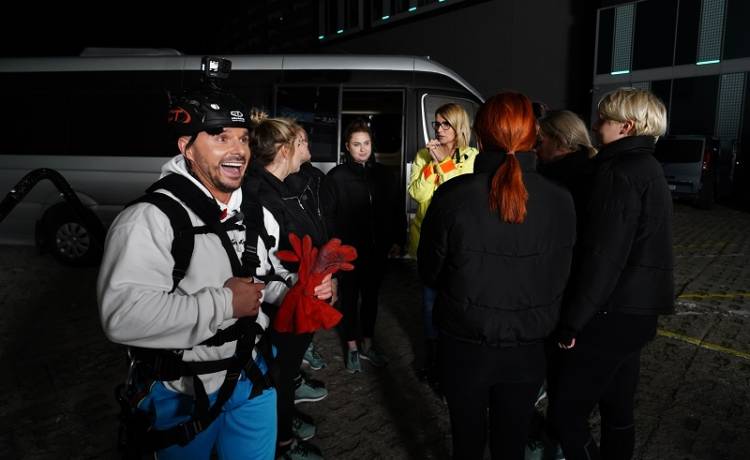 "Projekt Lady” sezon 6. odcinek 7. Tego jeszcze nie było!. Uczestniczki zdemolowały samochody! „ i znajdź coś, co można nabić na pal”