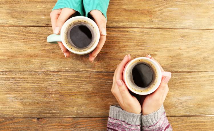 Pijesz kawę po przebudzeniu? Lepiej tego nie robić. Ekspert wyjaśnia