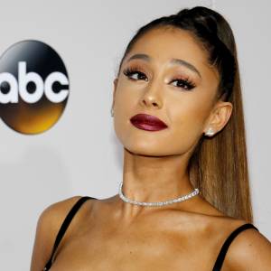 Ariana Grande zaręczona! Piosenkarka pochwaliła się pięknym pierścionkiem