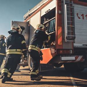 Byk utknął w głębokiej studni, a koń w bagnie. Te akcje strażacy będą długo wspominać! [FOTO]