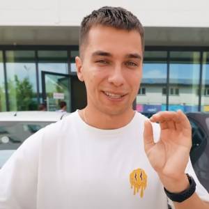 Ogromny suckes Friza. Youtuber nie mógł powstrzymać emocji. "Naprawdę płaczę"