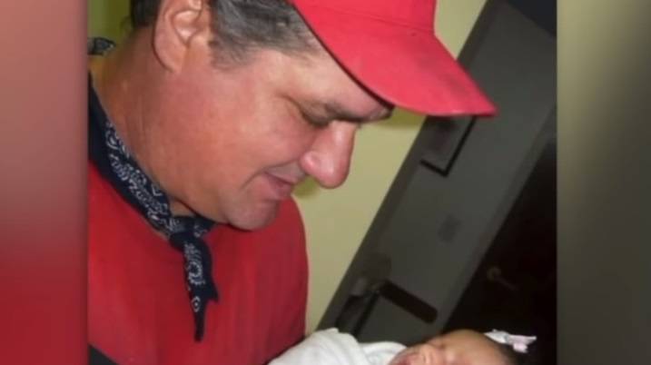 Przyszła mama zobaczyła na badaniu USG zmarłego tatę. Całował jej dziecko…