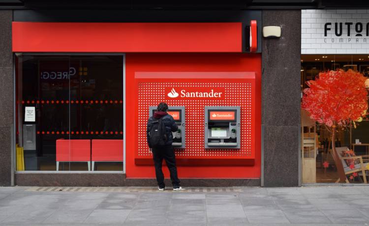 Santander zapowiada przerwę techniczną. Sprawdź, na co musisz się przygotować, fot. Shutterstock